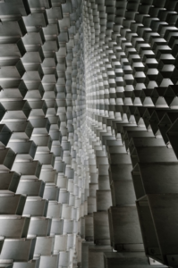 Foto: Matthew Henry - Imagem: light-and-squares-abstract-art https://burst.shopify.com/ 
